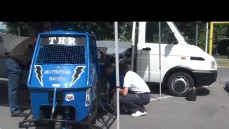 Esibizione rally ape Car a calusco d' Adda del 25 5 2014 !° video