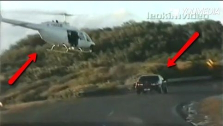 Inseguimento spettacolare: elicottero sfiora un'auto