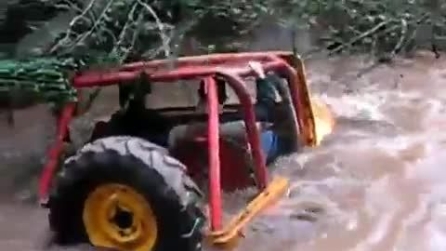 Ecco cosa succede ad attraversare un fiume con una Jep