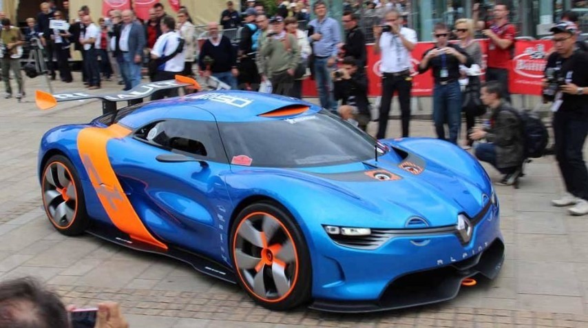 Le Mans Sfilano In Passerella Auto Storiche Supercar E Hypercar