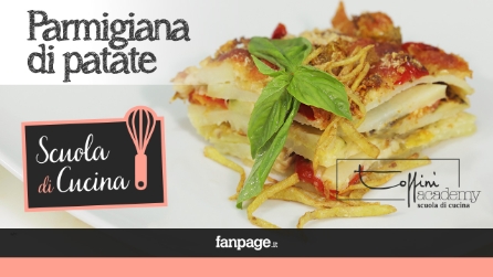 Video ricetta Parmigiana di patate vegetariana con zucchine e pomodorini