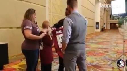 Affetto da autismo, riceve una sorpresa molto speciale: la sua reazione vi emozionerà