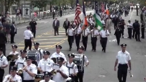 11 settembre, al via le commemorazioni: la sfilata della polizia che suona "New York, New York"