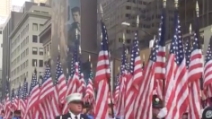 11 settembre, New York: 343 bandiere per ricordare i vigili del fuoco che morirono al World Trade Center