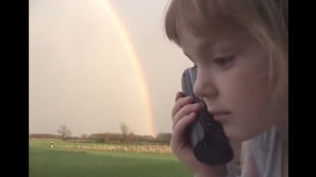 Arcobaleno in giardino, bimba telefona alla nonna: "C'è il tesoro"