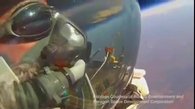 Il vicepresidente di Google batte il record di caduta libera di Baumgartner