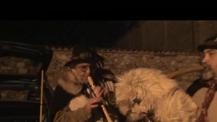 Zampognari ad almenno San Salvatore il 5 1 2015 1° video