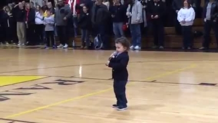 Il bimbo di due anni in grado di fare emozionare gli americani