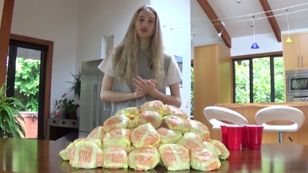 La sfida dei 100 Cheeseburger: ecco quanti riesce a mangiarne