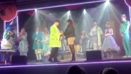 È accaduto durante il musical di Cenerentola: la proposta inaspettata stupisce tutti