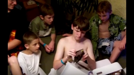 Aveva ricevuto una finta Xbox per il suo compleanno: dopo 8 anni arriva la sua vendetta