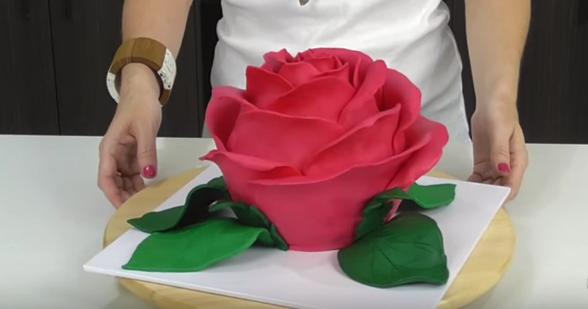 Come realizzare una magnifica torta a forma di rosa