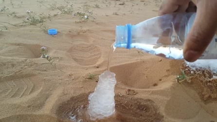 Ghiaccio sulla sabbia del deserto? Una reazione chimica davvero affascinante