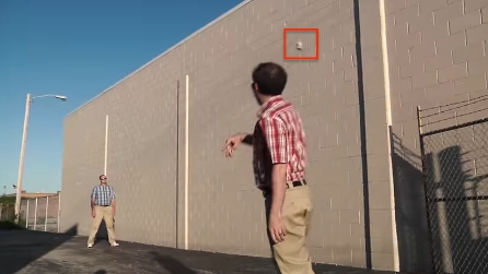 "Mi passi una birra?", i modi più strani per dare una birra a qualcuno