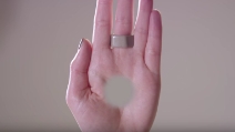 Vedete un buco nella mano sinistra? Sbagliato! Ecco come realizzare l'illusione ottica