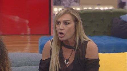 Lory arrabbiata al Grande Fratello VIP: "Ma l'intelligenza dove è?"