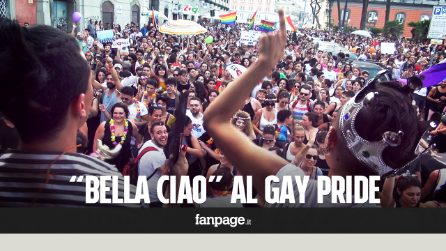 Napoli, partigiano sale sul carro del Pride: "Bella ciao" contro le discriminazioni con i migranti