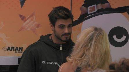 Grande Fratello VIP - Ela e Francesco Monte: "Tu hai uno sguardo che frigge"