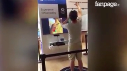 La scalata è virtuale ma ciò che accade dopo, per niente: l'incidente è comico