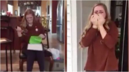 Apre la scatola e scoppia in lacrime: 16enne riceve da sua madre un regalo straordinario