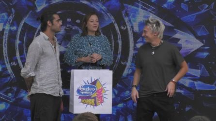 Grande Fratello Vip, sfida senza pollici tra gli inquilini