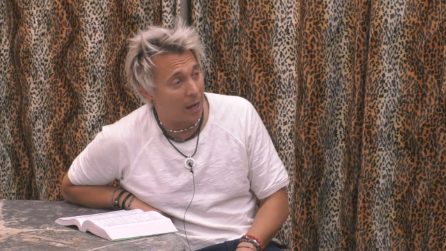 Grande Fratello VIP, Andrea manda Walter Nudo in tilt: "Qual è il sinonimo di sinonimo?"