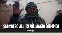 Torino, i migranti si barricano nell'ex villaggio olimpico durante lo sgombero: "Così perdiamo tutto"