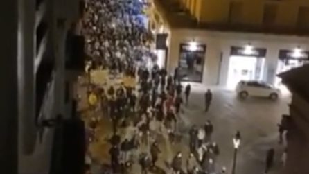 Parma, bombe carta e insulti per manifestare contro le restrizioni