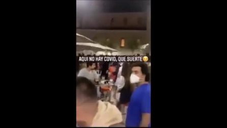 "Qui non c'è Covid", strade piene, assembramenti e gente senza mascherina anche in Spagna