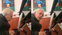 Nino D'Angelo canta per Maradona con la voce rotta dall'emozione: "Sai perché, mi batte il corazon?"
