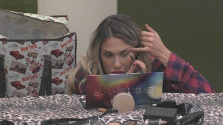 Grande Fratello Vip, la giunonica Benedetta Mazza si fa bella per la finale del Gf Vip