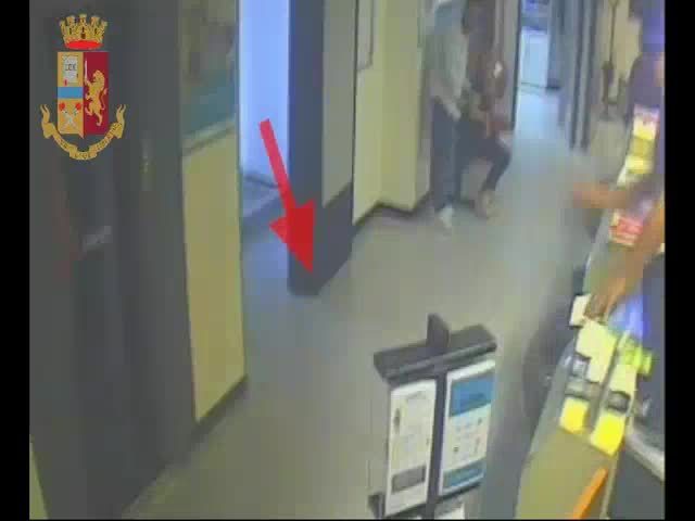 Roma Rapina In Banca Con Ostaggi Arrestati Due Malviventi