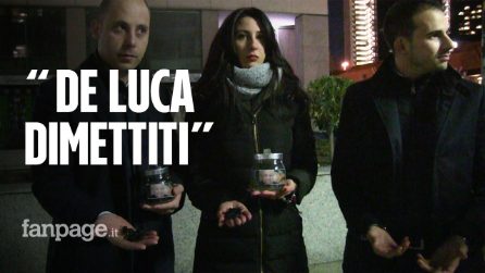 Napoli, formiche in ospedale: flash mob dell'M5S: "De Luca dimettiti, situazione da terzo mondo"