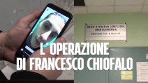 L'attesa di fan e amici di Francesco Chiofalo dopo l'operazione: "Almeno la fidanzata può entrare?"