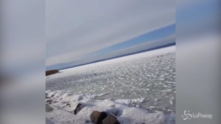 Lago Balaton completamente ghiacciato: davvero suggestivo