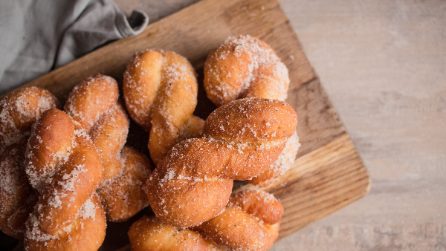 Graffe soffici senza patate: il segreto per ottenerle gonfie e morbide!