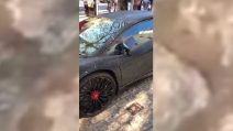 Mostra la sua Lamborghini Aventador, ma fate attenzione alla carrozzeria
