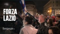 Coppa Italia, Lazio campione e i tifosi scendono in strada a festeggiare tra inni al duce e bagni in fontana