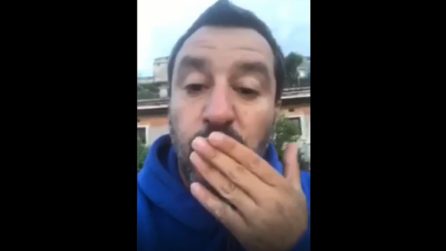 "Un bacione a Saviano", Salvini annuncia la revisione dei criteri per assegnazione delle scorte