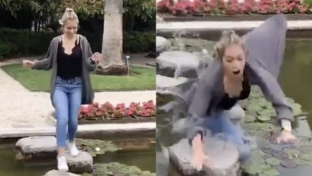 Salta felice sui sassi ma quello che le accade è "tremendo"