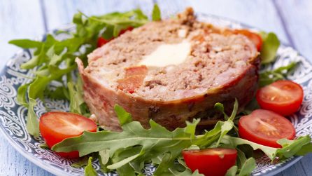 Plumcake di carne: croccante fuori e con un cuore di formaggio caldo all'interno!