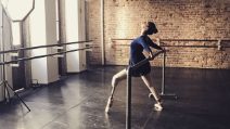 Danza con una gamba sola, la ballerina che ci insegna a lottare contro ogni ostacolo