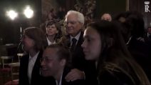Il selfie di Mattarella con la nazionale femminile: "Poi mandatemi la foto"