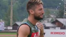 Il solito Mertens: una nuova vittima per i suoi scherzi in allenamento