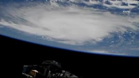 La ripresa dalla Stazione Spaziale mette i brividi: le immagini del gigantesco uragano