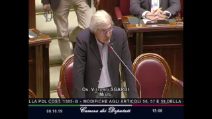 Taglio parlamentari, Sgarbi show contro M5s: “È uno stupro, intimidazione come quella di Mussolini”