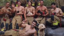 Belli fuori, ricchi dentro: il calendario dei pompieri per aiutare gli animali in difficoltà