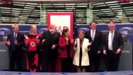 Giorgia Meloni: "I commissari europei intonano Bella Ciao, è scandaloso"