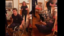 Festeggiamenti in casa Zanardi: balla in carrozzina per il Capodanno ma cade a terra