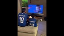 Zambrotta rivede i Mondiali del 2006 con suo figlio: l'emozionante esultanza al gol